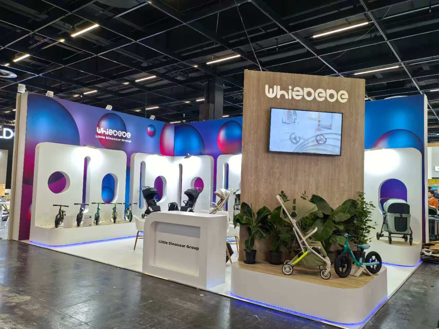 Die globale Baby- und Kinderbranche richtet ihr Augenmerk auf Köln – WHIZBEBE glänzt am ersten Tag der Kind + Jugend